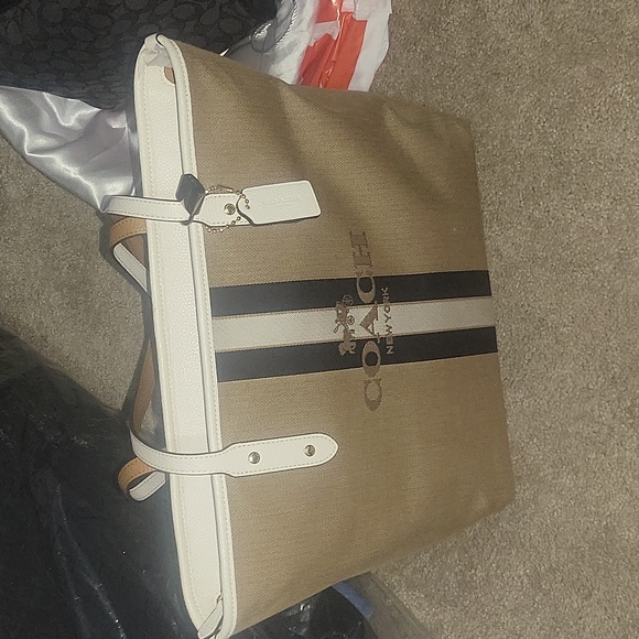 Coach Purse - Picture 6 of 7